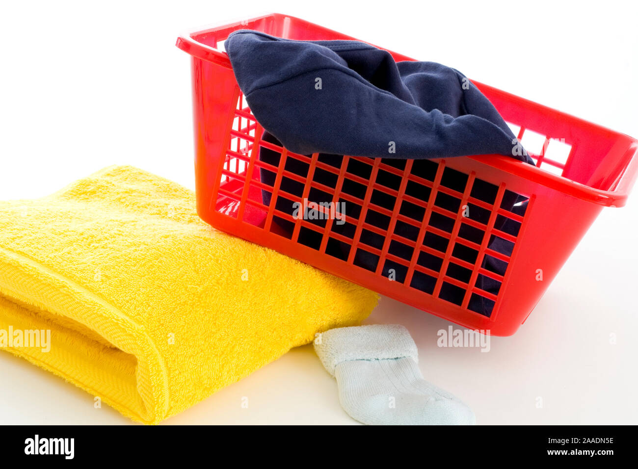 Handtuch, Wäschekorb und Socke Stock Photo