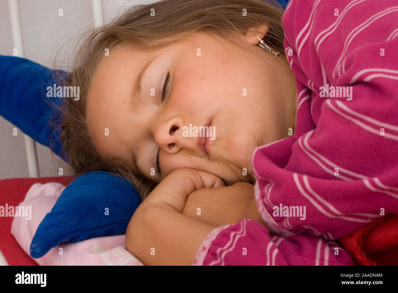 fünfjähriges Mädchen schläft (mr) Stock Photo