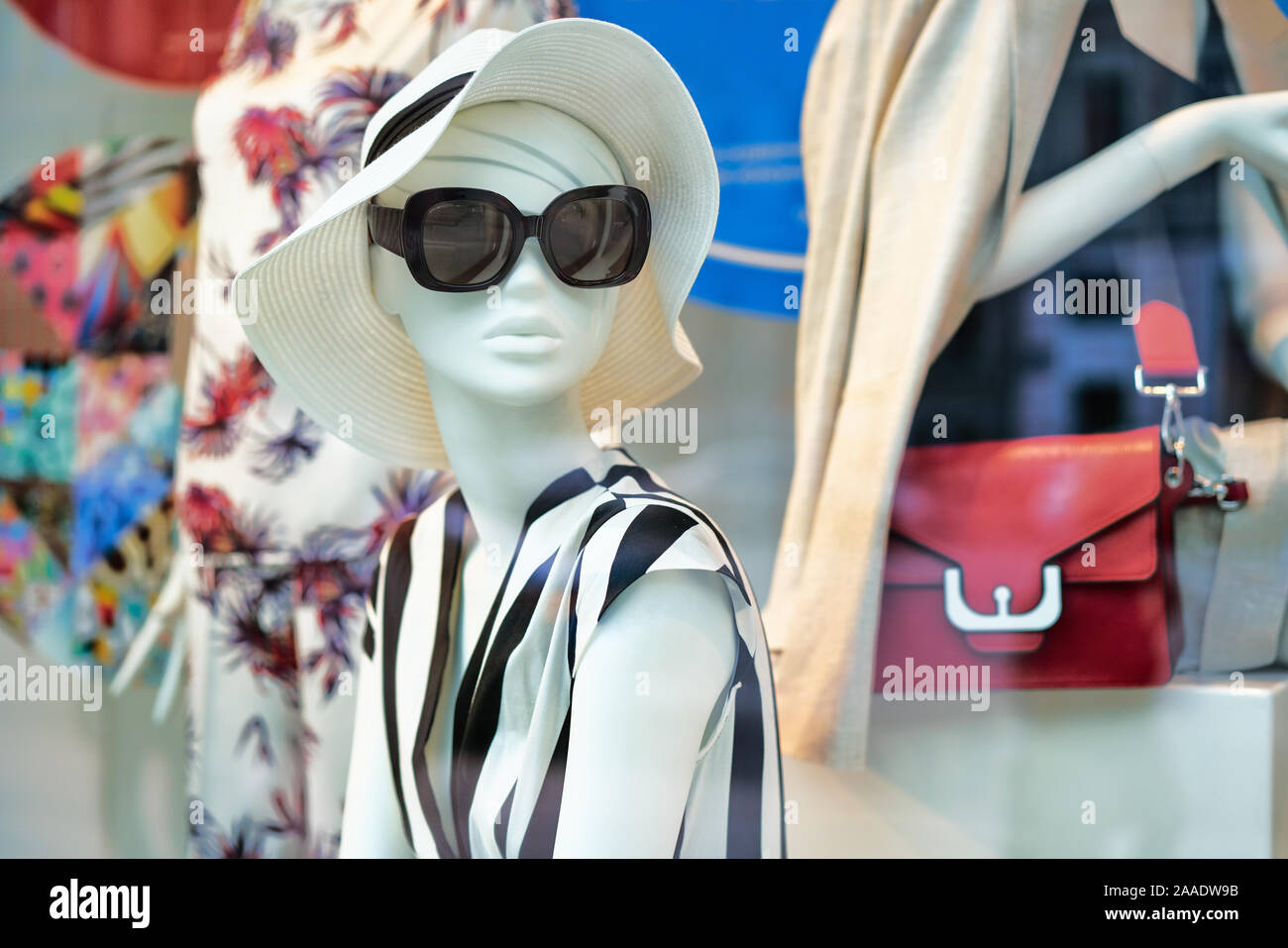 Female mannequin black hi-res stock photography and images - Alamy