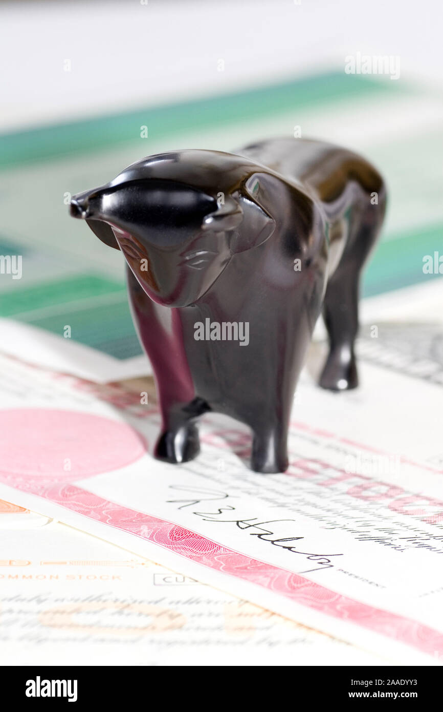 Bulle (steht für steigende Kurse an der Börse) steht auf Original-Aktien Stock Photo
