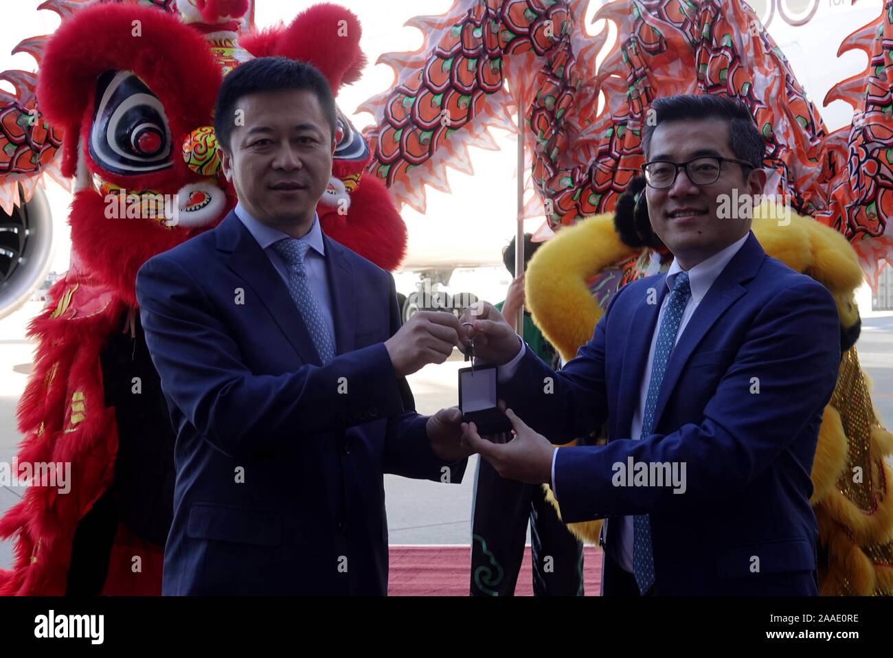 Seattle, USA. 20th Nov, 2019. Peter Gao (R), vice president of Commercial Sales and Marketing for China at Boeing, and Feng Jiangtao, representative from Juneyao Airlines, attend the delivery ceremony of a Boeing 787-9 Dreamliner, in Seattle, Washington state, the United States, Nov. 20, 2019. U.S. aircraft giant Boeing Company on Wednesday delivered the sixth 787-9 Dreamliner to China's Juneyao Airlines, the 100th direct-buy 787 jet by the Chinese airline industry. Credit: Wu Xiaoling/Xinhua/Alamy Live News Stock Photo