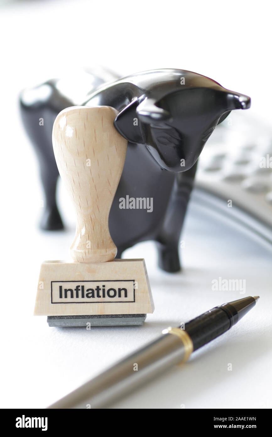 Stempel Inflation vor Börsen-Bullen Stock Photo
