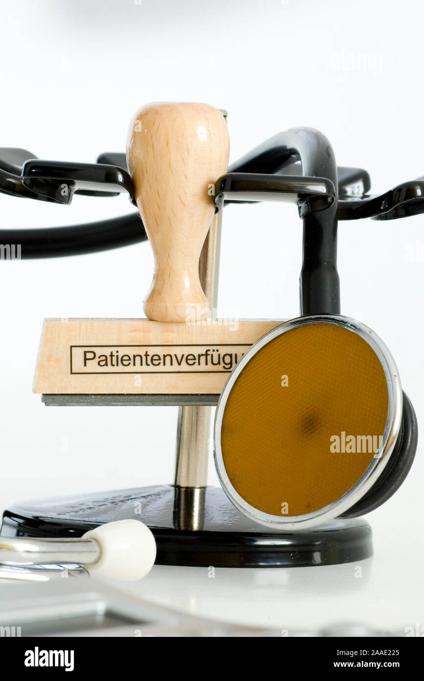 Stempel mit Aufschrift Patientenverfügung, daneben Stethoskop Stock Photo