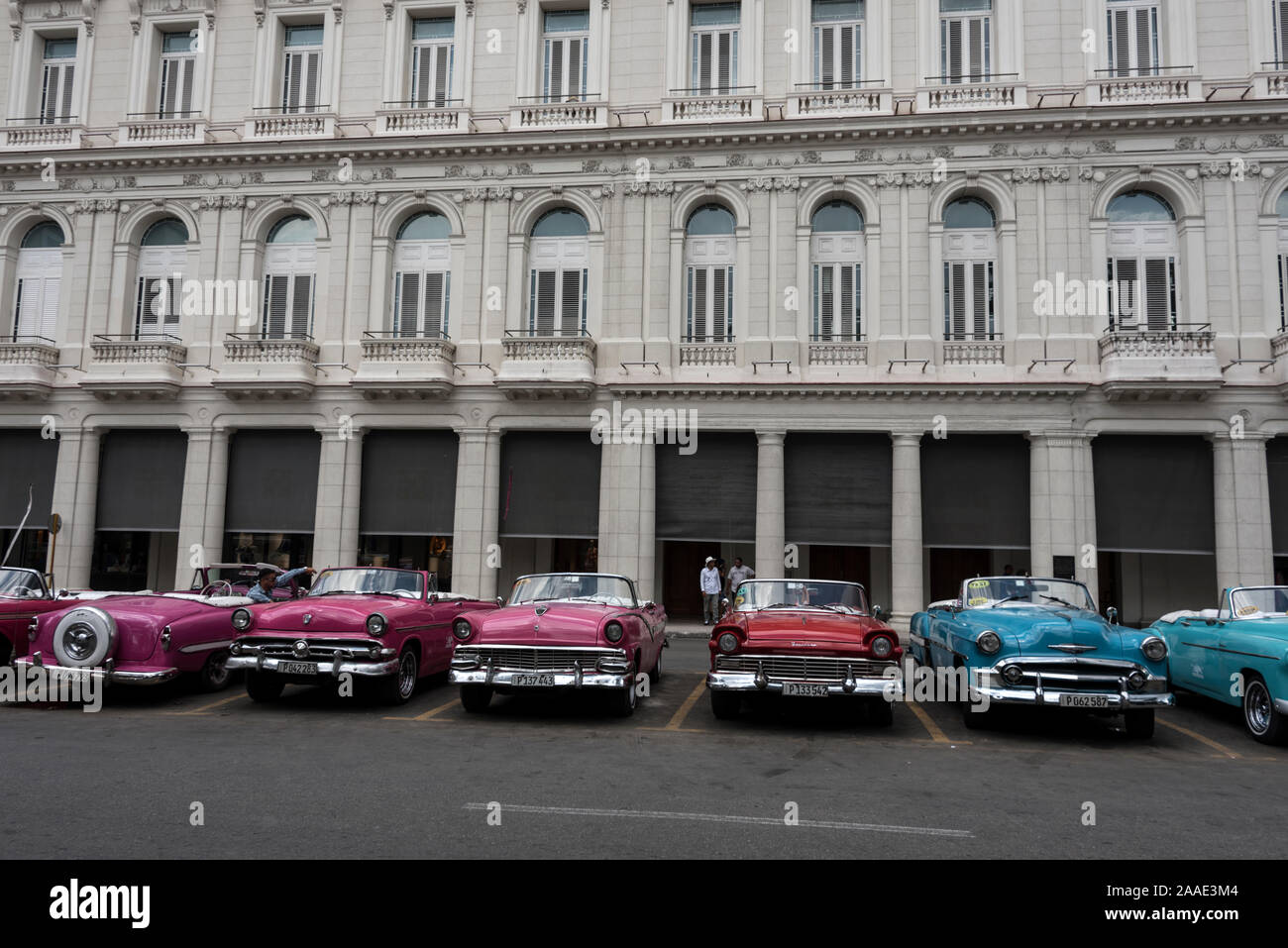 Many of the eye-catching convertible classic American car taxis (taxis particulares) seen in and around the streets of Havana in Cuba are very popularr Stock Photo