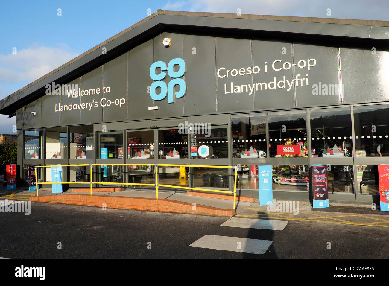 Co-Op supermarket store exterior entrance with bilingual Welsh English sign in Llandovery LLanymddyfri, Carmarthenshire Wales UK . KATHY DEWITT Stock Photo