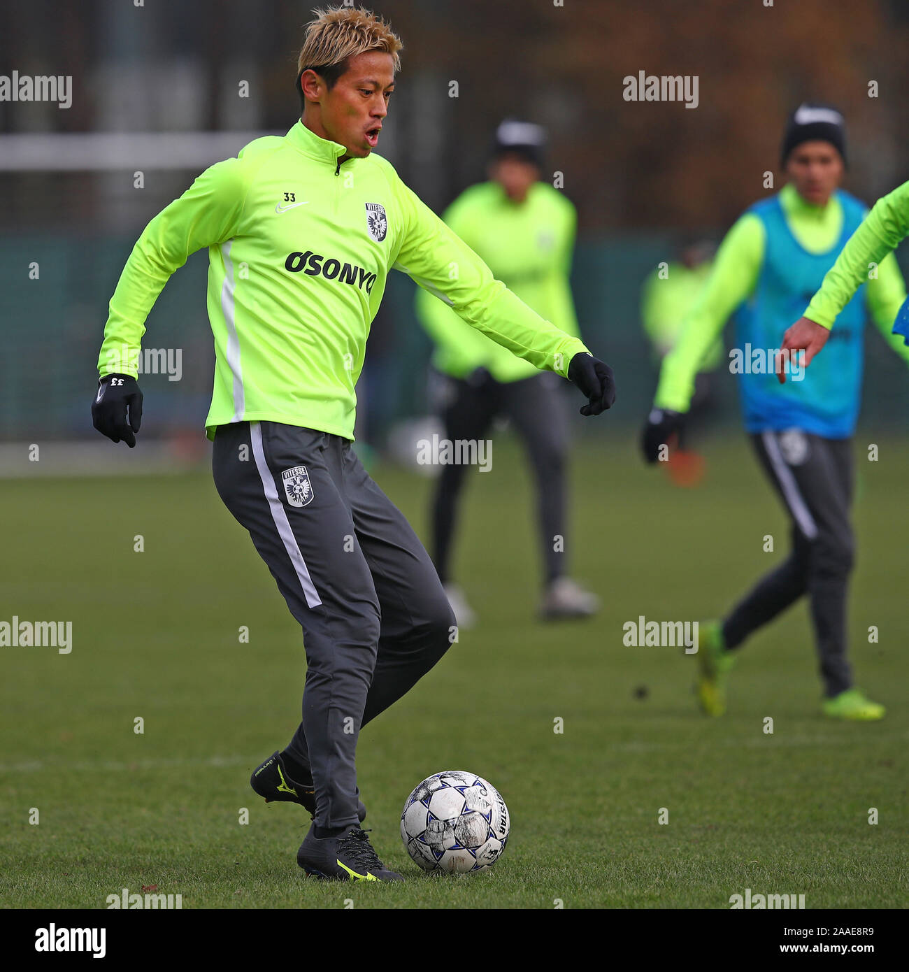 21 november 2019 Papendal, The Netherlands Soccer Training and Pressconference Vitesse Arnhem   L-r: Keisuke Honda (Vitesse) Stock Photo