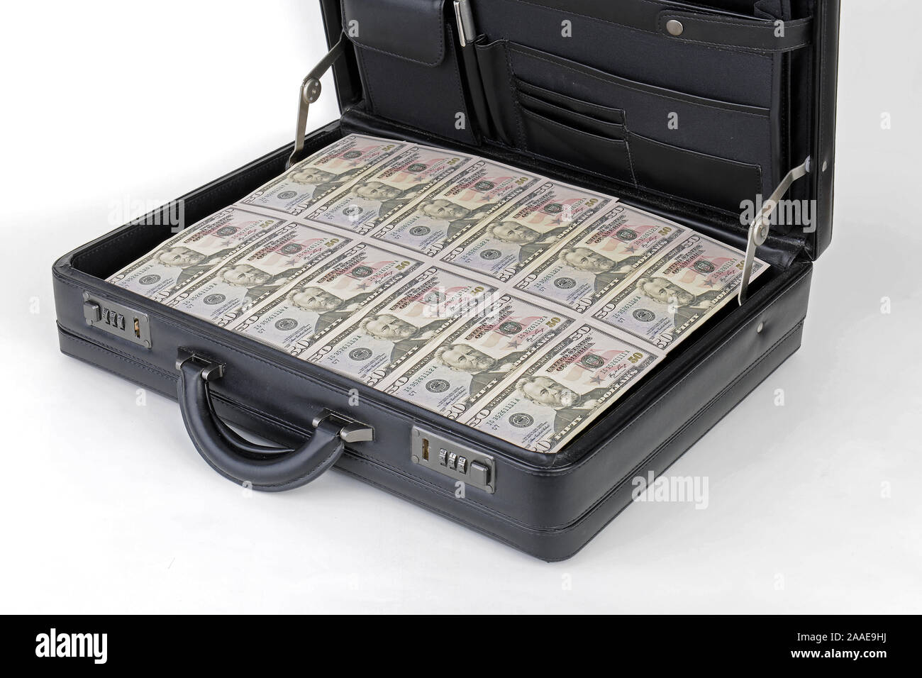 Koffer voller 50 Dollarscheine, Geldkoffer Stock Photo