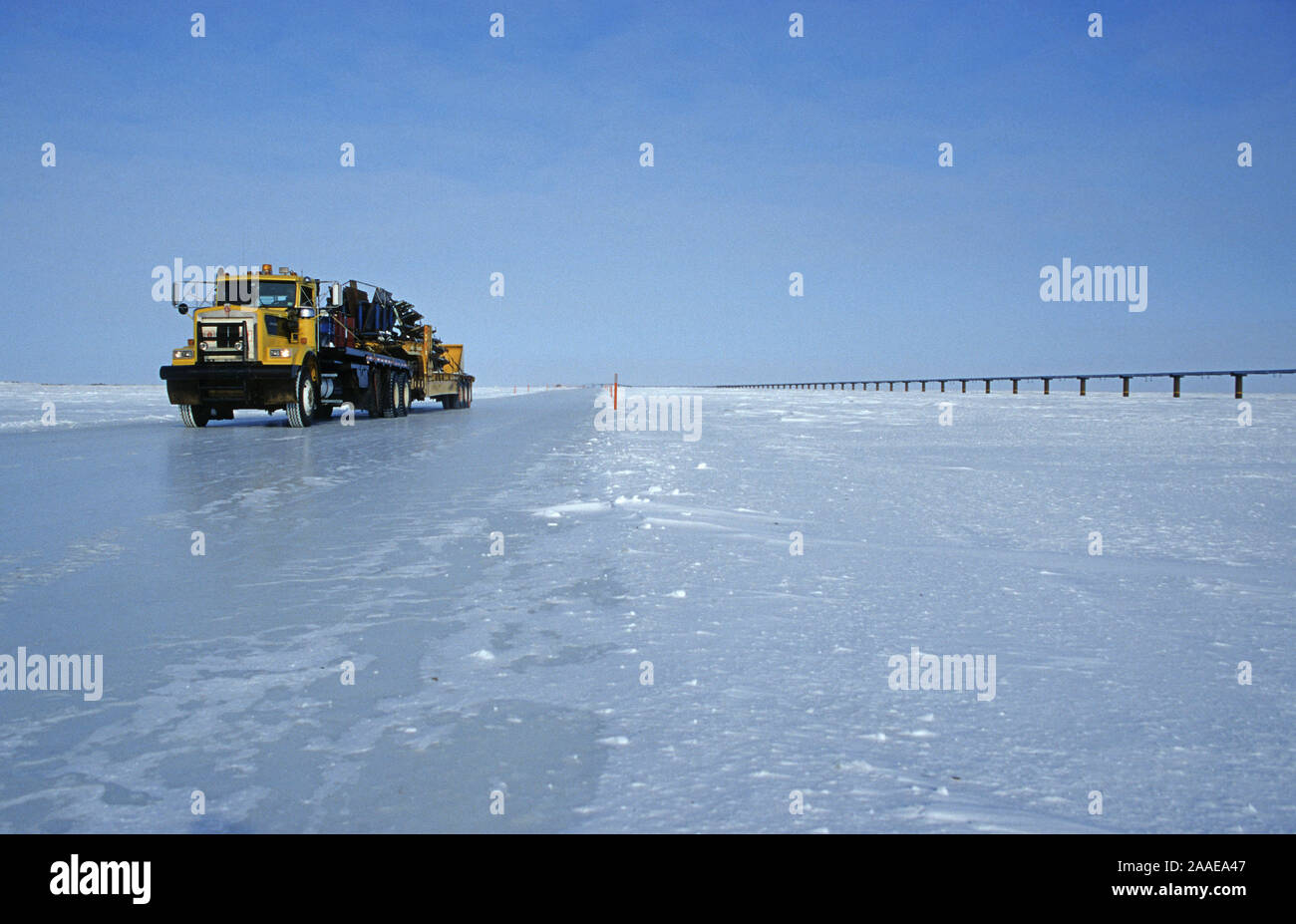 Eisstrassen, gebaut von den Ölfirmen, verbinden im Winter die einzelnen