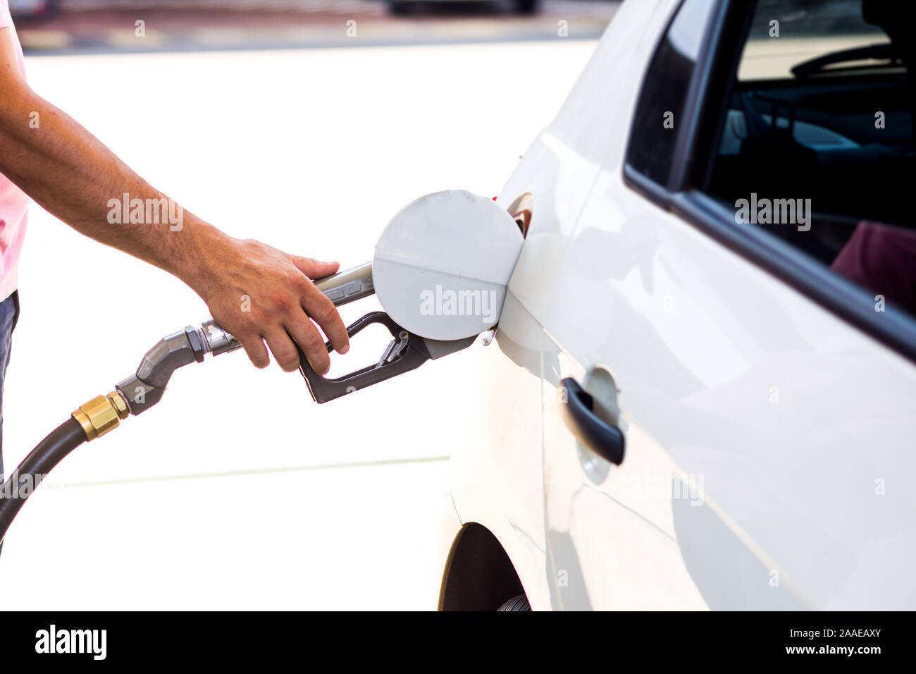 Petrol price. Заправка автомобиля бензином. Заправка бензина. Бензин картинки. Petrol.