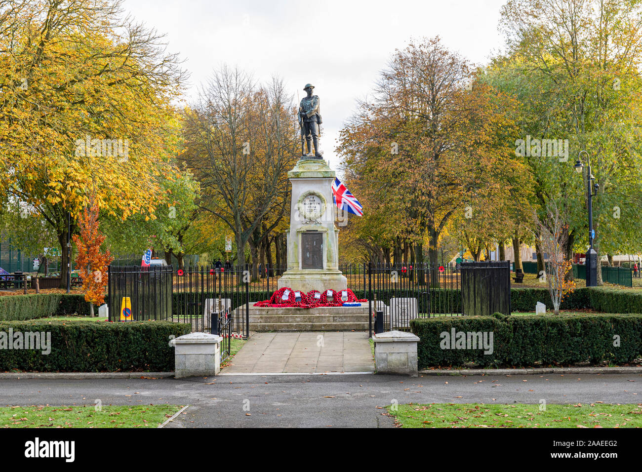 The Trowbridge War Memorial on Rememberance Day, Trowbridge Park, Trowbridge, Wiltshire, UK Stock Photo