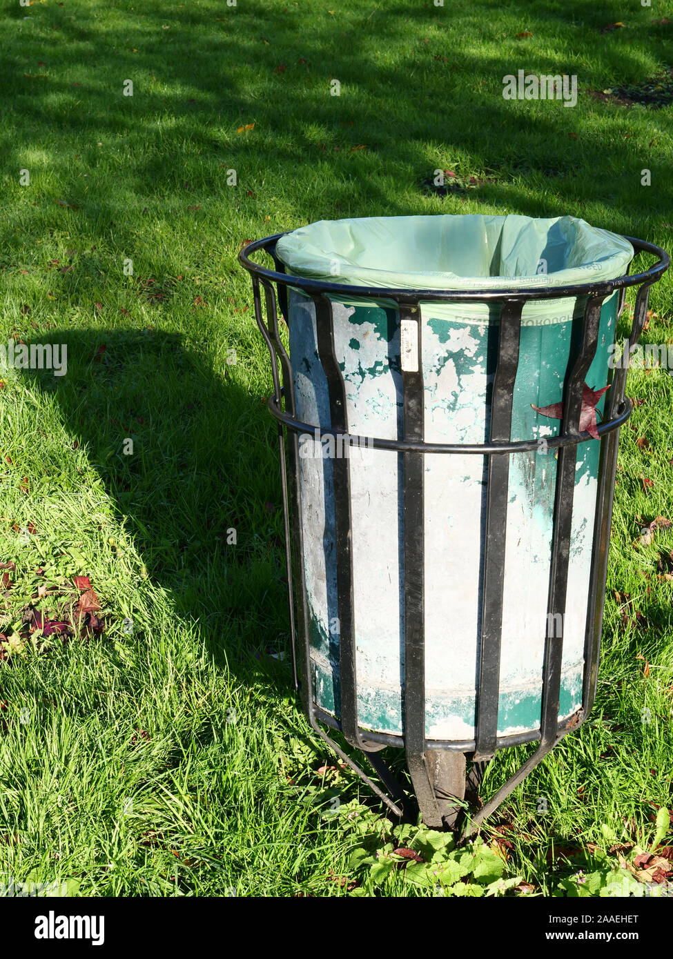 Municipal waste bin london park hires stock photography and images Alamy