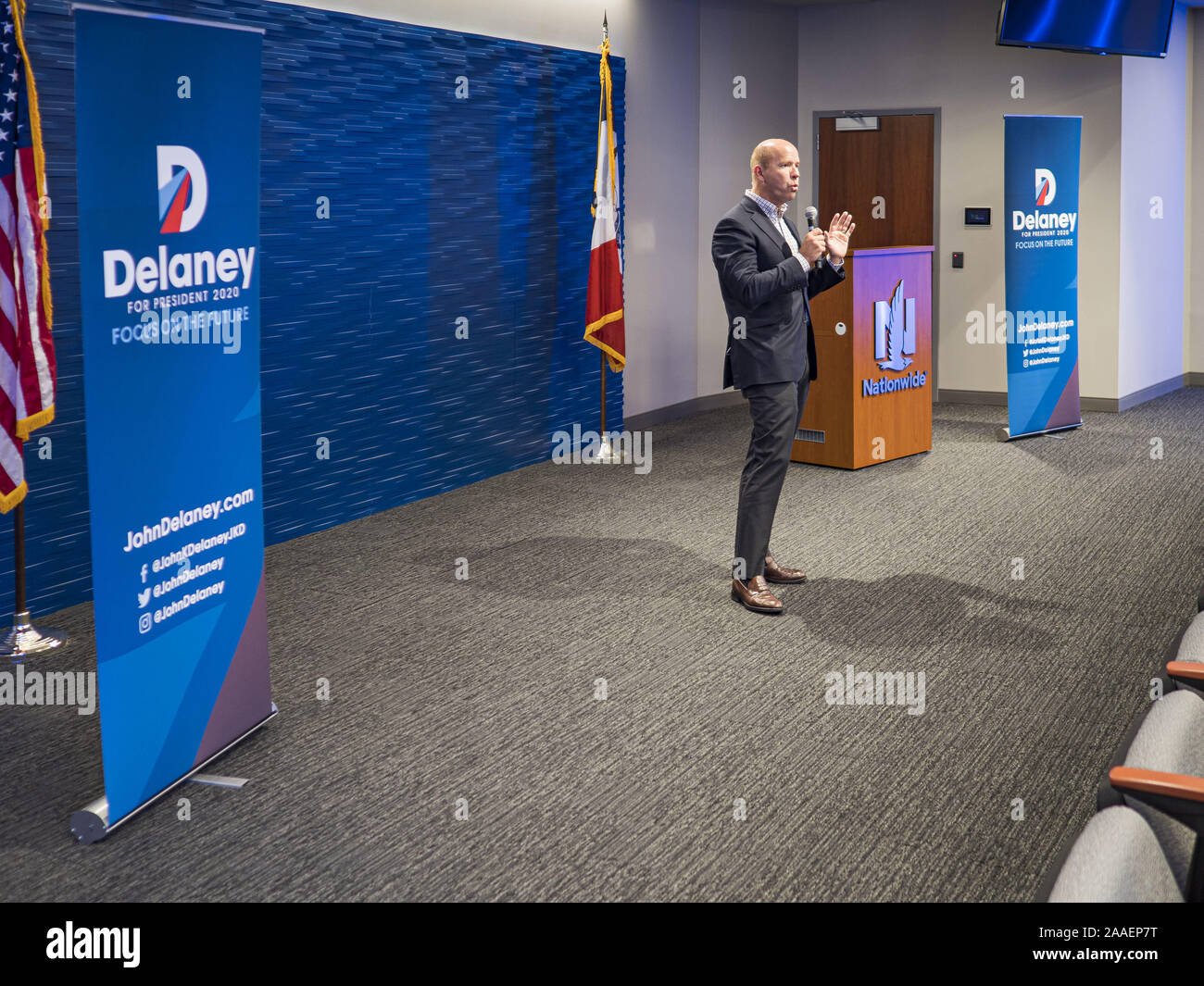 Des Moines, Iowa, USA. 10st Nov, 10. Former Congressman JOHN ...