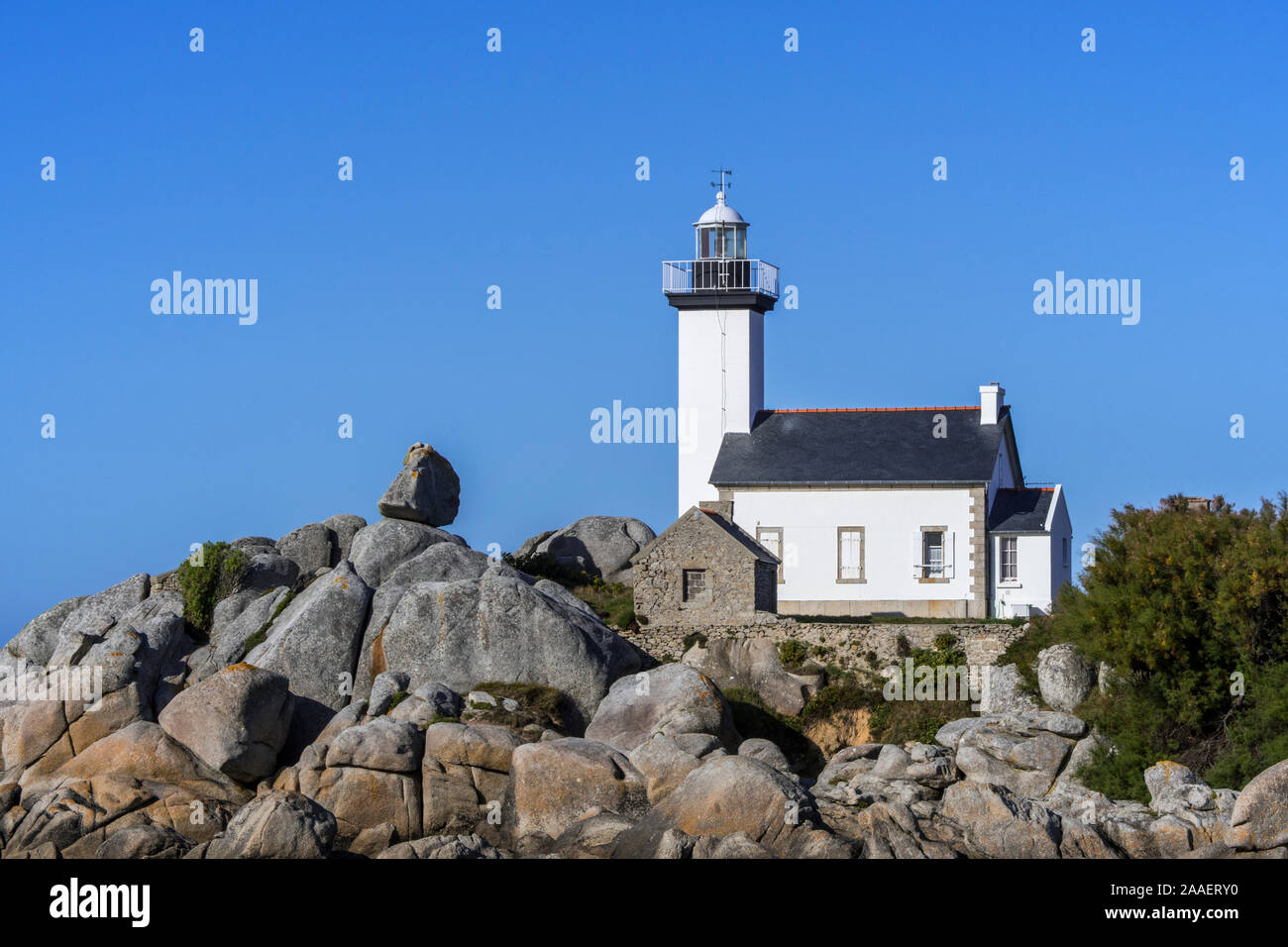 Phare de Pontusval lighthouse at the Pointe de Beg-Pol, Brignogan-Plages, Finistère, Brittany, France Stock Photo