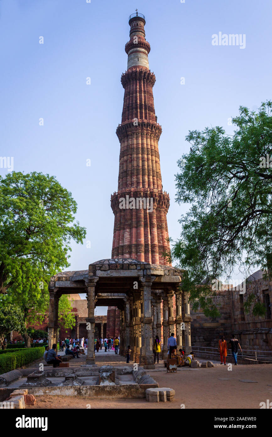 Qutb Minar With Antic Ruins Of Antic Jain Temple Inside The Qutub ...