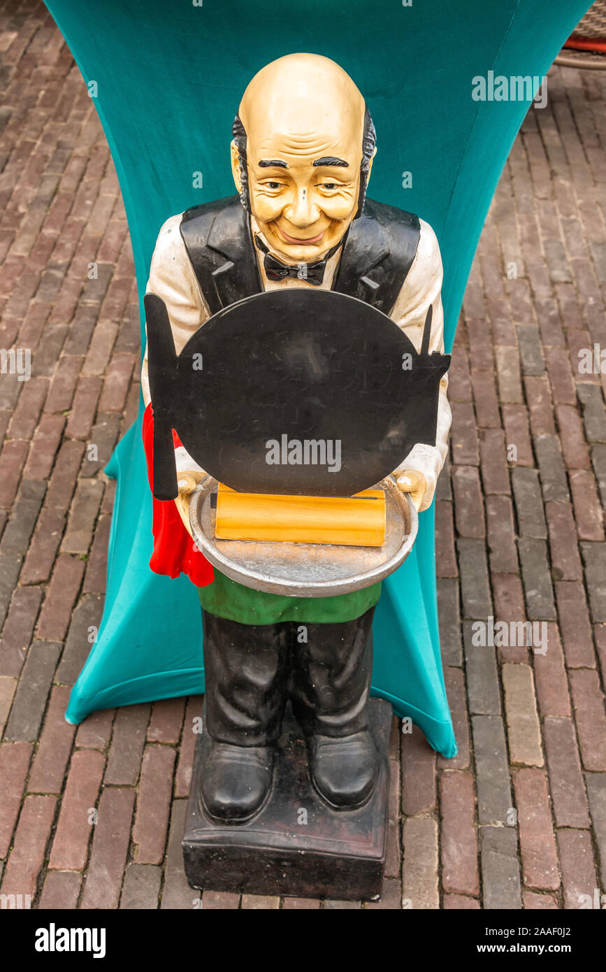 Waiter statue hi-res stock photography and images - Alamy