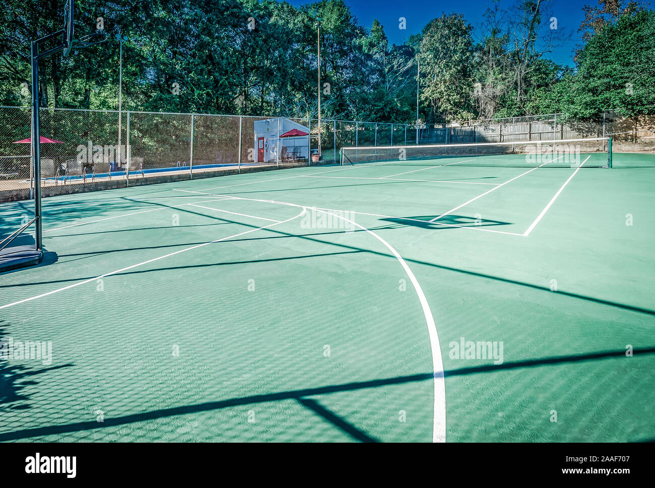 The tennis court at Four Seasons apartments is pictured, Nov. 24, 2015