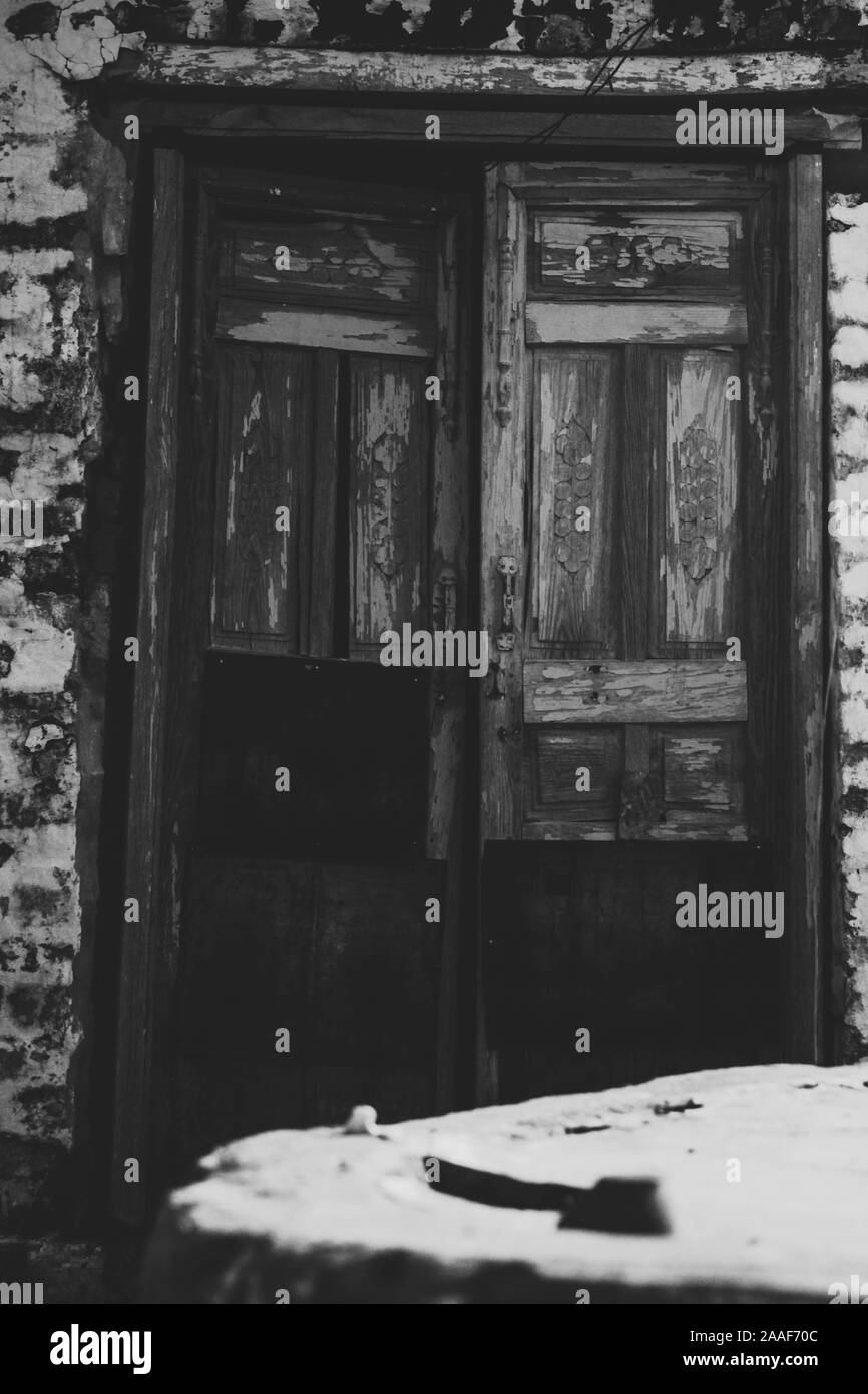 Old wooden door in black and white Stock Photo - Alamy