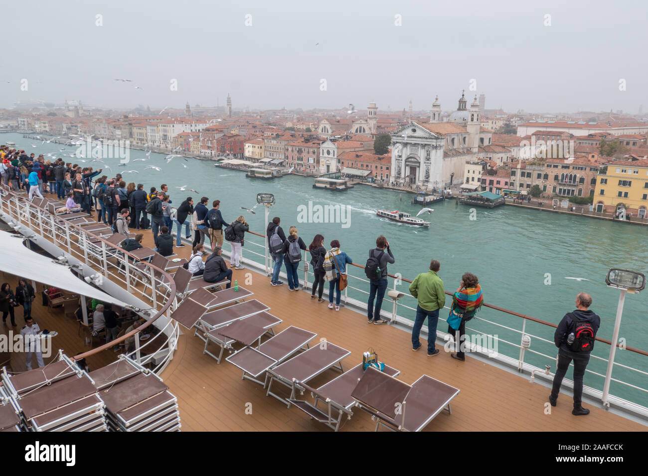 Cruise ship venice hi-res stock photography and images - Alamy