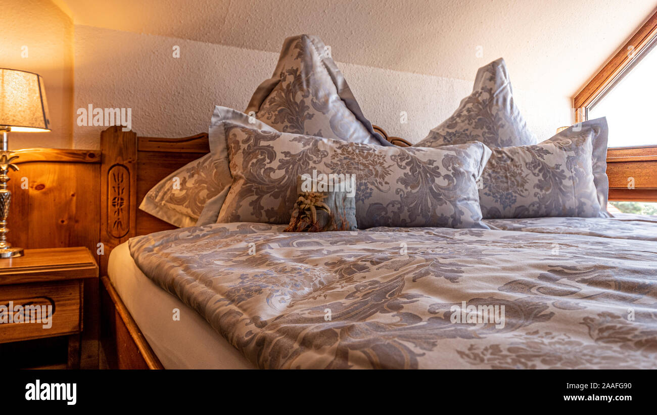 Deutsches Klassisches Schlafzimmer Bedroom German Stock Photo Alamy