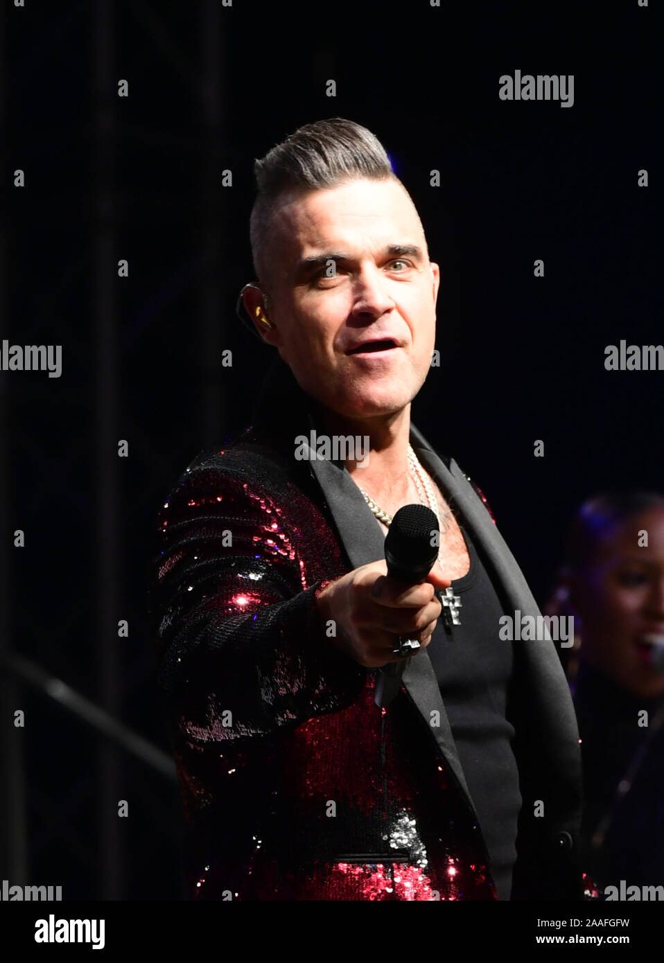Robbie Williams surprises fans with a performance at the Hyde Park
