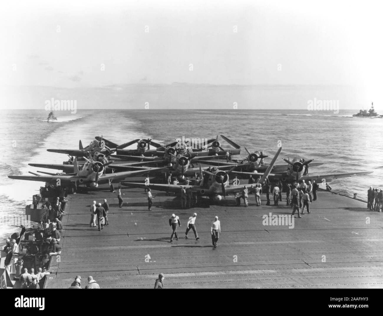 BATTLE OF MIDWAY 1942. Douglas TBD Devastator torpedo bombers  on the USS Enterprise prepare for takeoff Stock Photo