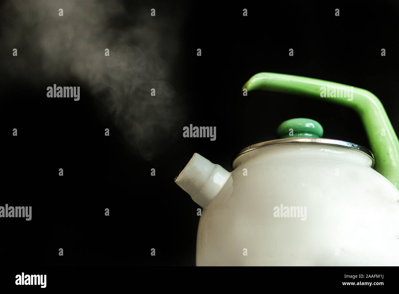 https://c8.alamy.com/comp/2AAFM1J/the-kettle-with-hot-boiling-water-and-the-steam-comes-out-from-it-on-dark-backgrounds-2AAFM1J.jpg