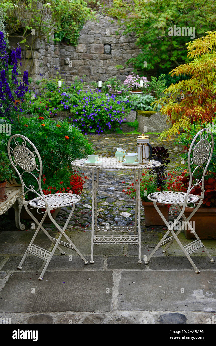 buddha,head,statue,insert,wall,quiet contemplation,table,chairs,seat,seating,coffee,tea,patio,Patthana garden,kiltegan,wicklow,mix,mixed,bed,border,di Stock Photo