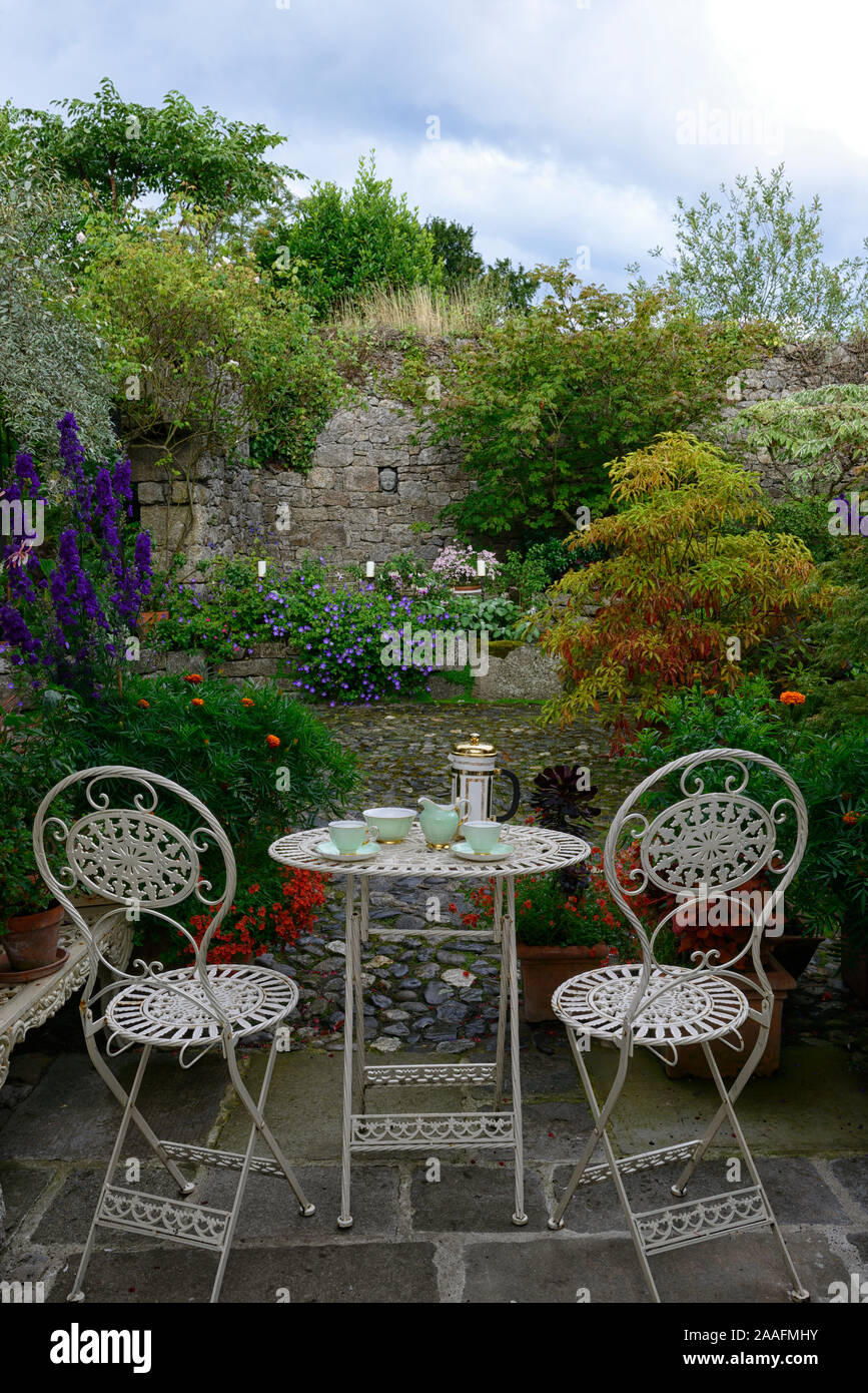 buddha,head,statue,insert,wall,quiet contemplation,table,chairs,seat,seating,coffee,tea,patio,Patthana garden,kiltegan,wicklow,mix,mixed,bed,border,di Stock Photo