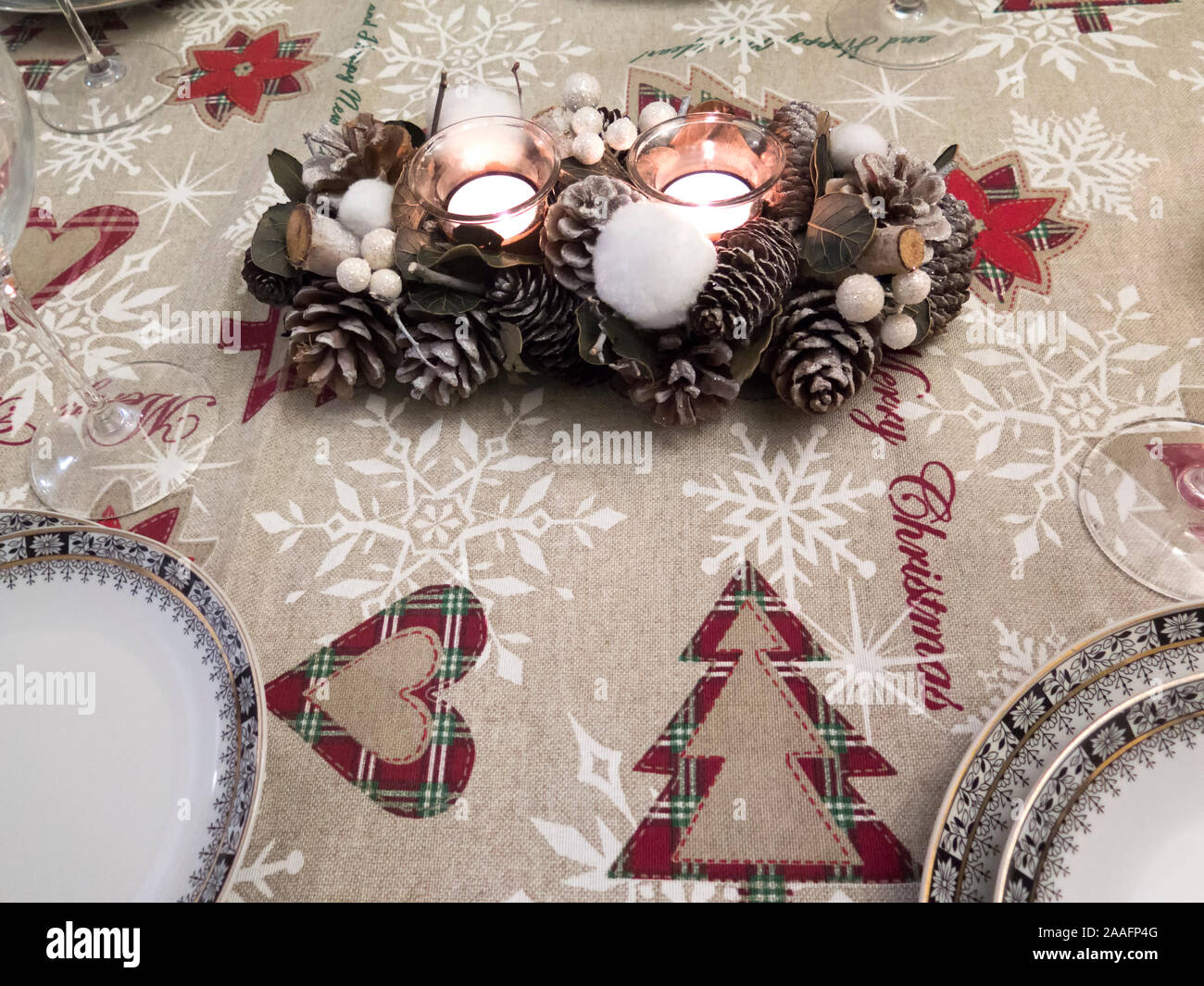 Hanging centerpiece hi-res stock photography and images - Alamy