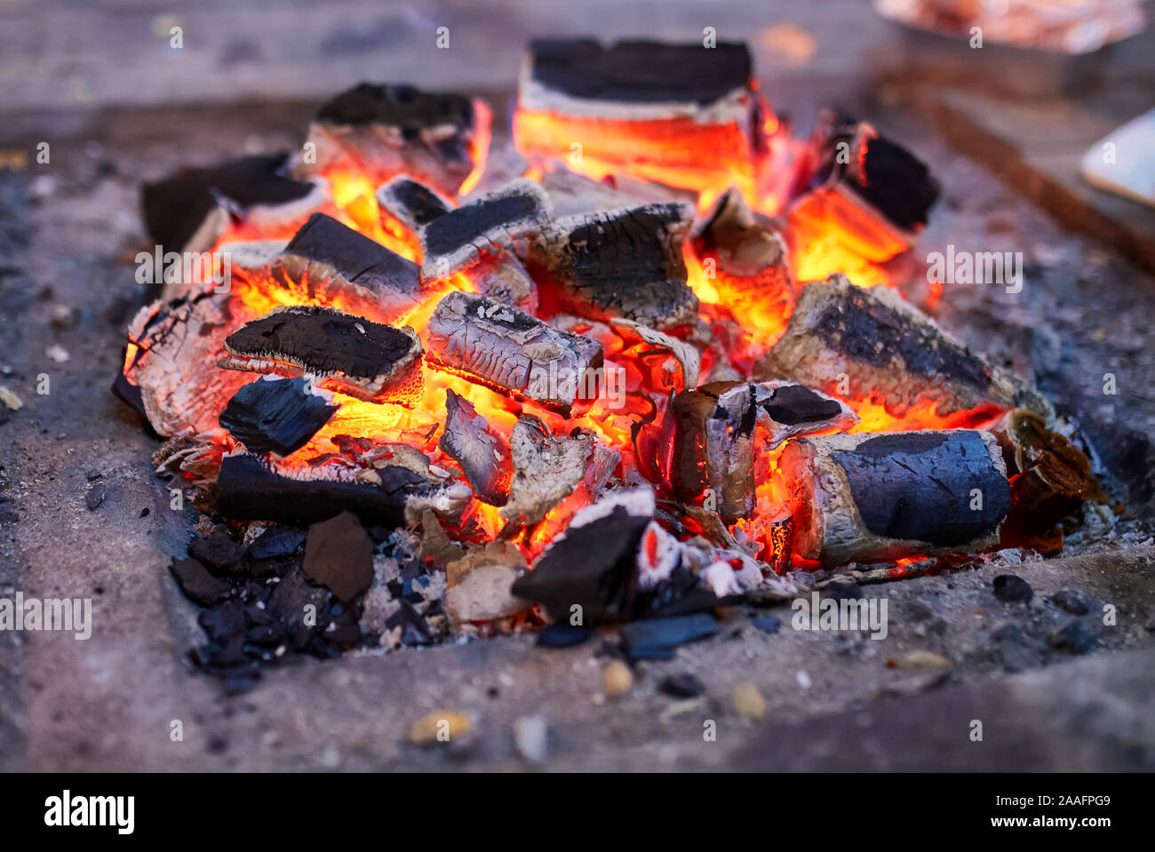 Glowing coals pit fire hires stock photography and images Alamy