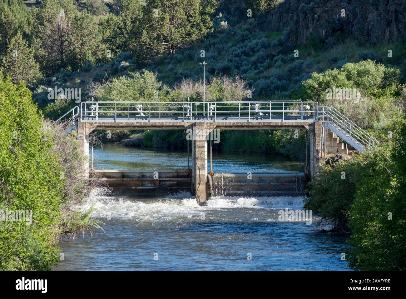 Head gate and diversion dam on the Donner and Blitzen River in Eastern Oregon Stock Photo