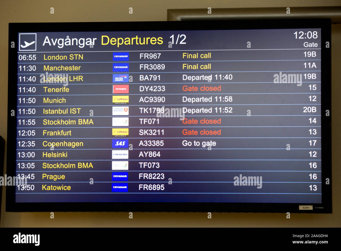 Airline Departure Board High Resolution Stock Photography and Images