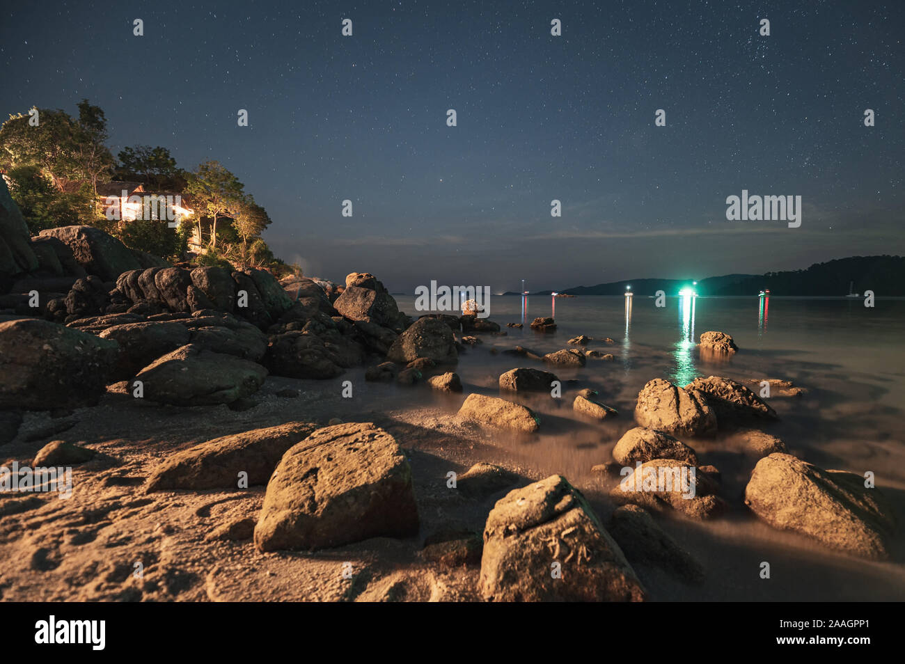 Rocks on beach starry hi-res stock photography and images - Alamy