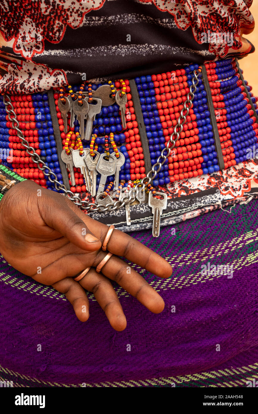 Eth285Ethiopia, South Omo, Turmi, weekly market, Hamar tribal woman’s hand by beaded belt with keys Stock Photo