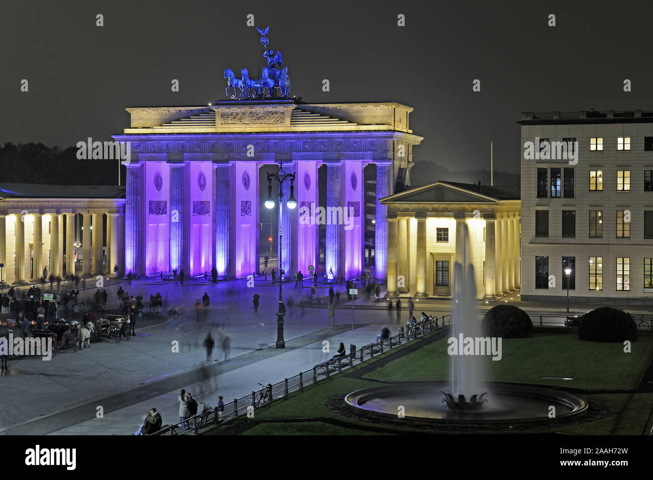 Brandenburger Tor am Pariser Platz, Berlin, Deutschland, Europa, illuminiert zum Festival of Lights 2009 Stock Photo