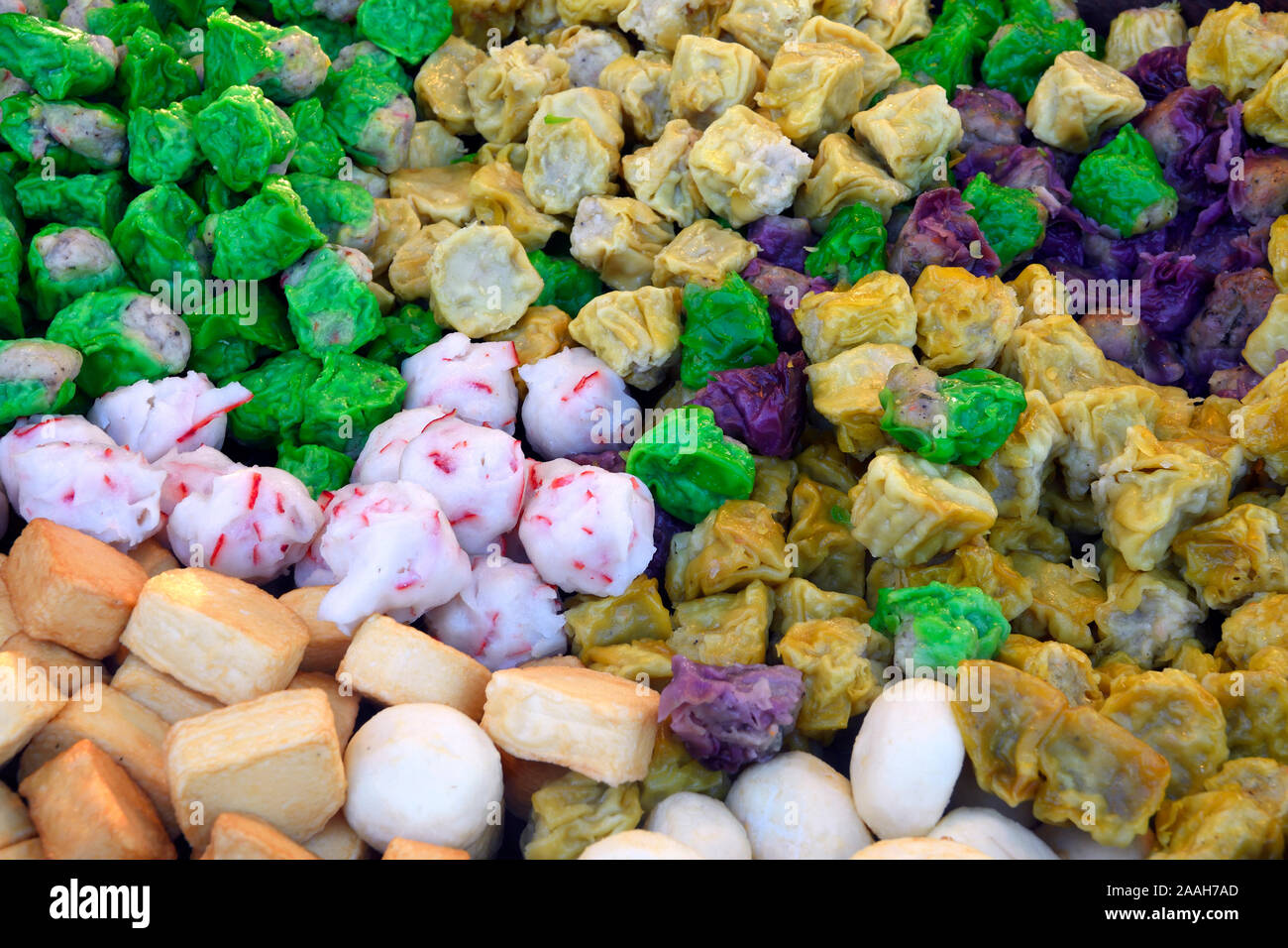 Dim Sum, Dumplings auf dem Naka Weekend Market, Phuket, Thailand Stock Photo