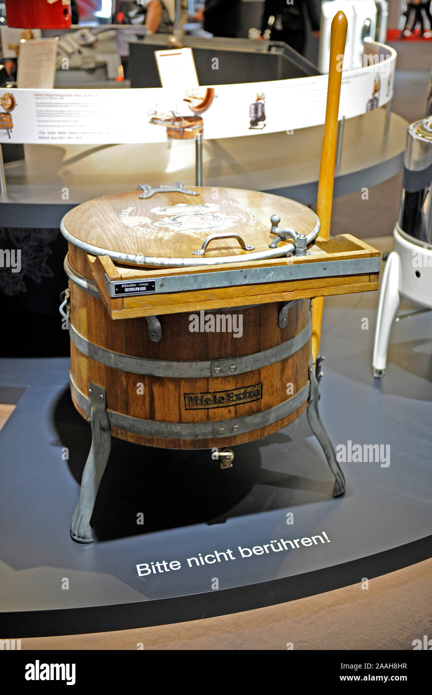 historische Waschmaschine der Firma Miele auf der internationalen Funkausstellung IFA 2009 in Berlin Stock Photo