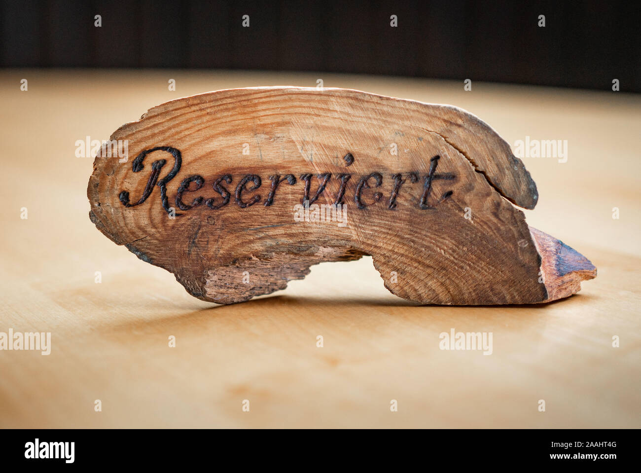 11 November 2019, Hessen, Frankfurt/Main: A "reserved" sign stands on a  table in the traditional restaurant "Grauer Bock" in the district of  Sachsenhausen. Tables are reserved here months in advance, often large