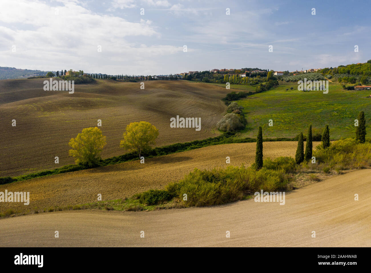 Aerial view of a rural landscape in Tuscany. Rural farm, vineyards ...