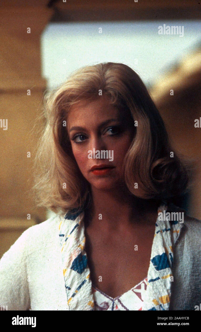 SWING SHIFT Goldie Hawn Kurt Russell Vintage Lobby Card 5 - Moviemem  Original Movie Posters