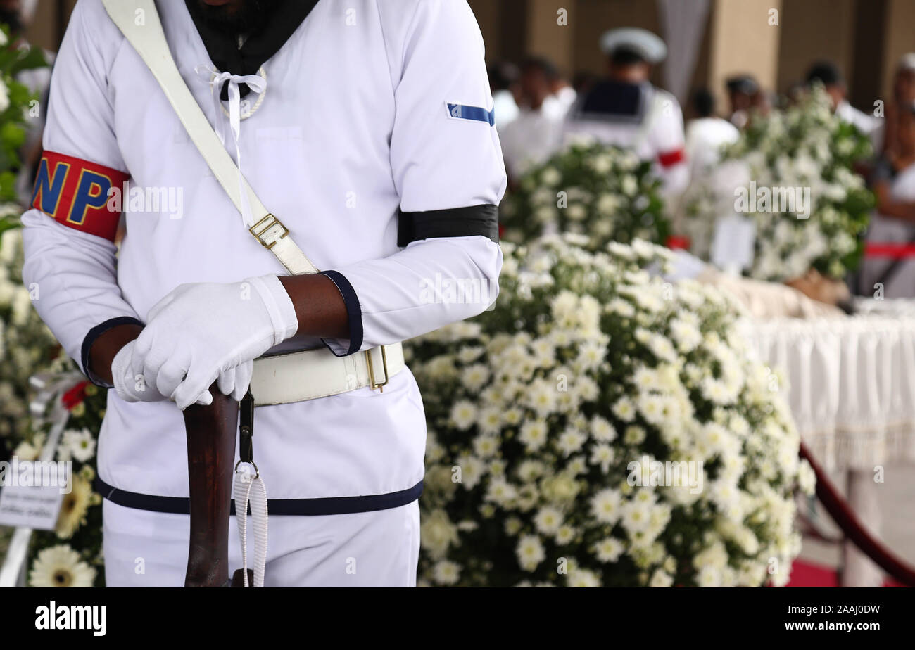 Colombo, Sri Lanka. 22nd Nov, 2019. A Sri Lankan Navy personnel keeps vigil  alongside the coffin of former Prime Minister D. M. Jayaratne at the  national parliament in Colombo on November 22,