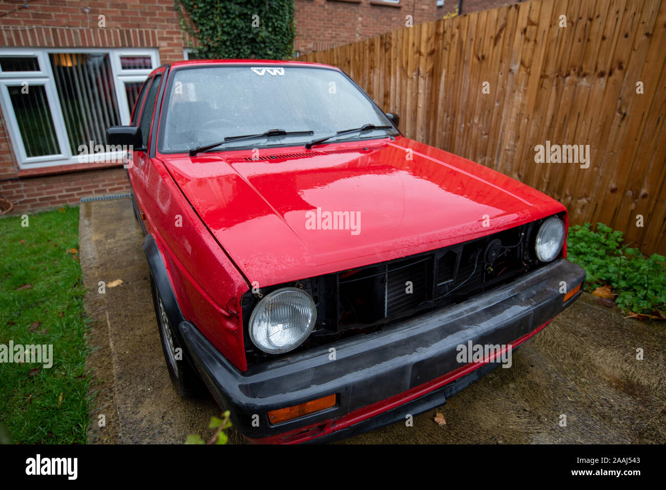 Zichzelf plank helder Classic Volkswagen Golf GTI red: Car crash damage and details close up.  Crushed metal and plastic. Front bumper damage after a road traffic  accident Stock Photo - Alamy