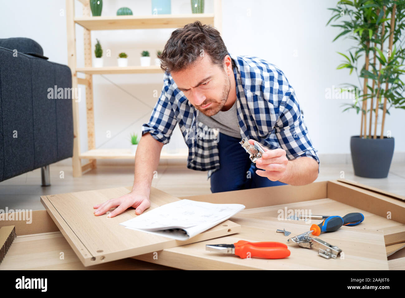 Ikea kitchen installation hi-res stock photography and images - Alamy