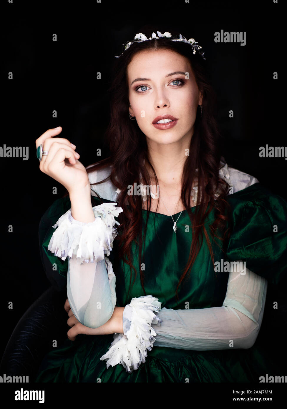beautiful woman wearing vintage green dress Stock Photo - Alamy