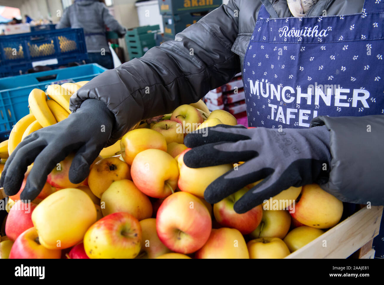 Munich Germany 22nd Nov 2019 Volunteers Of The Munchner Tafel