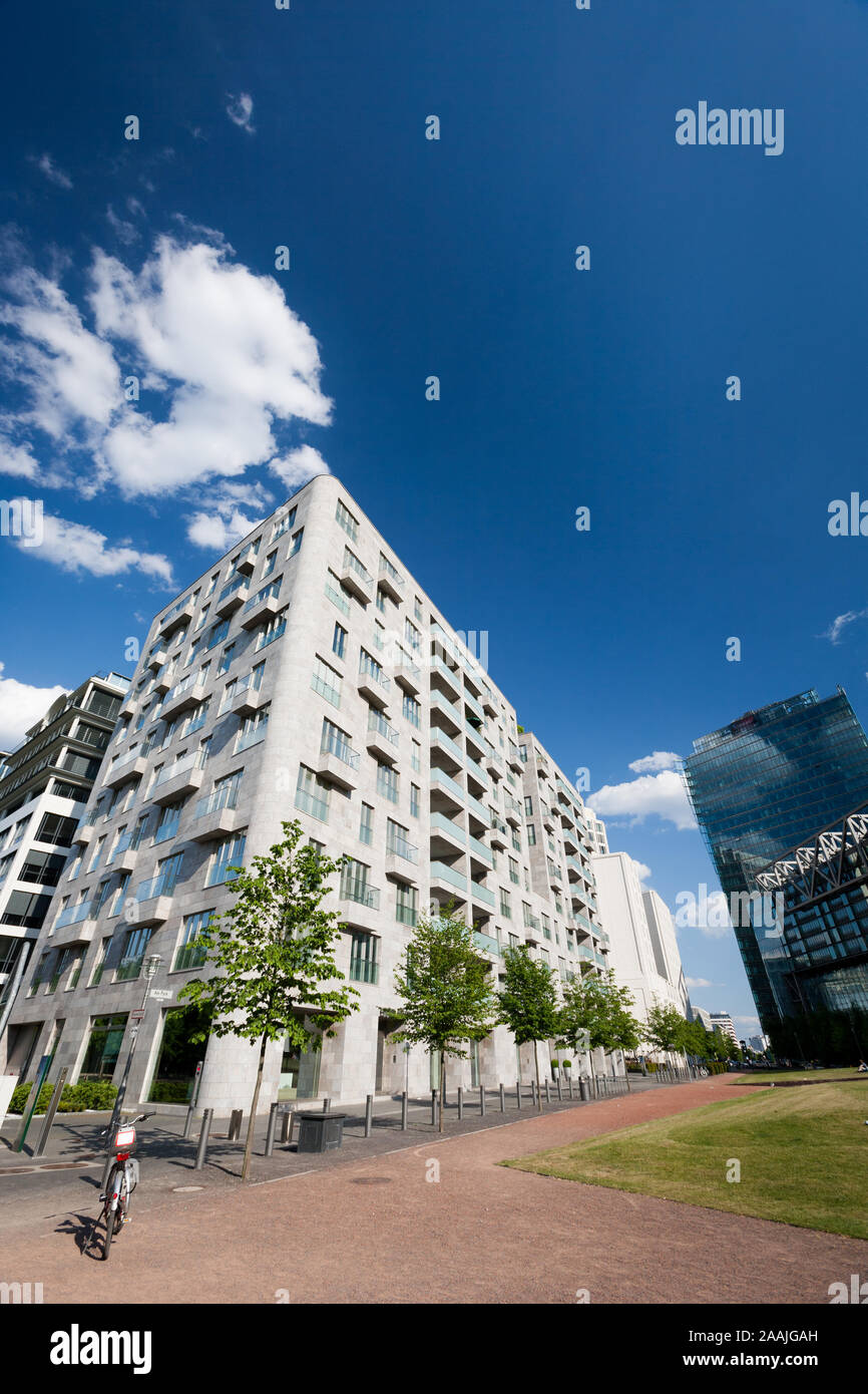 Low Rise Blocks Low Rise Apartment Block High Resolution Stock Photography and Images ...