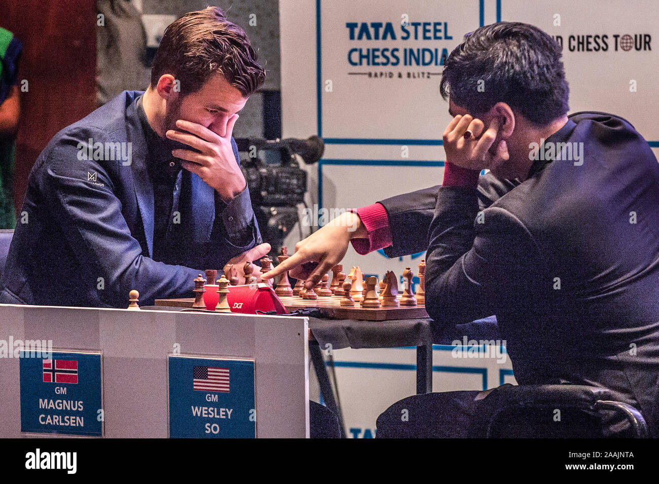 Jerusalem, Israel. 14th December, 2019. WESLEY SO (L), 27, of the USA,  competes with IAN NEPOMNIACHTCHI (R), 29, of Russia, in Round 2, Game 1, of  the final leg of the World