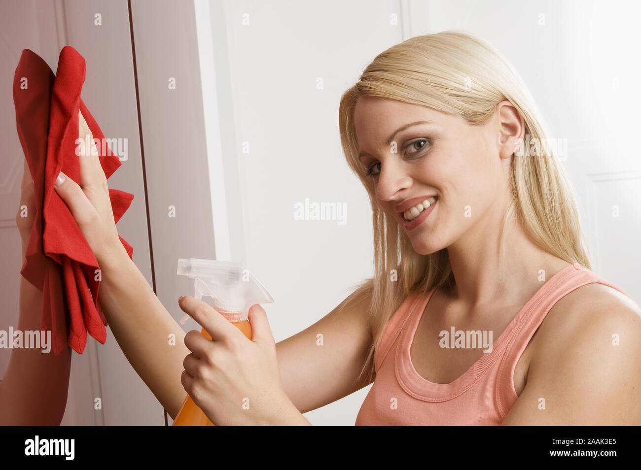 Junge Frau bei der Hausarbeit - Young Woman doing Housework Stock Photo