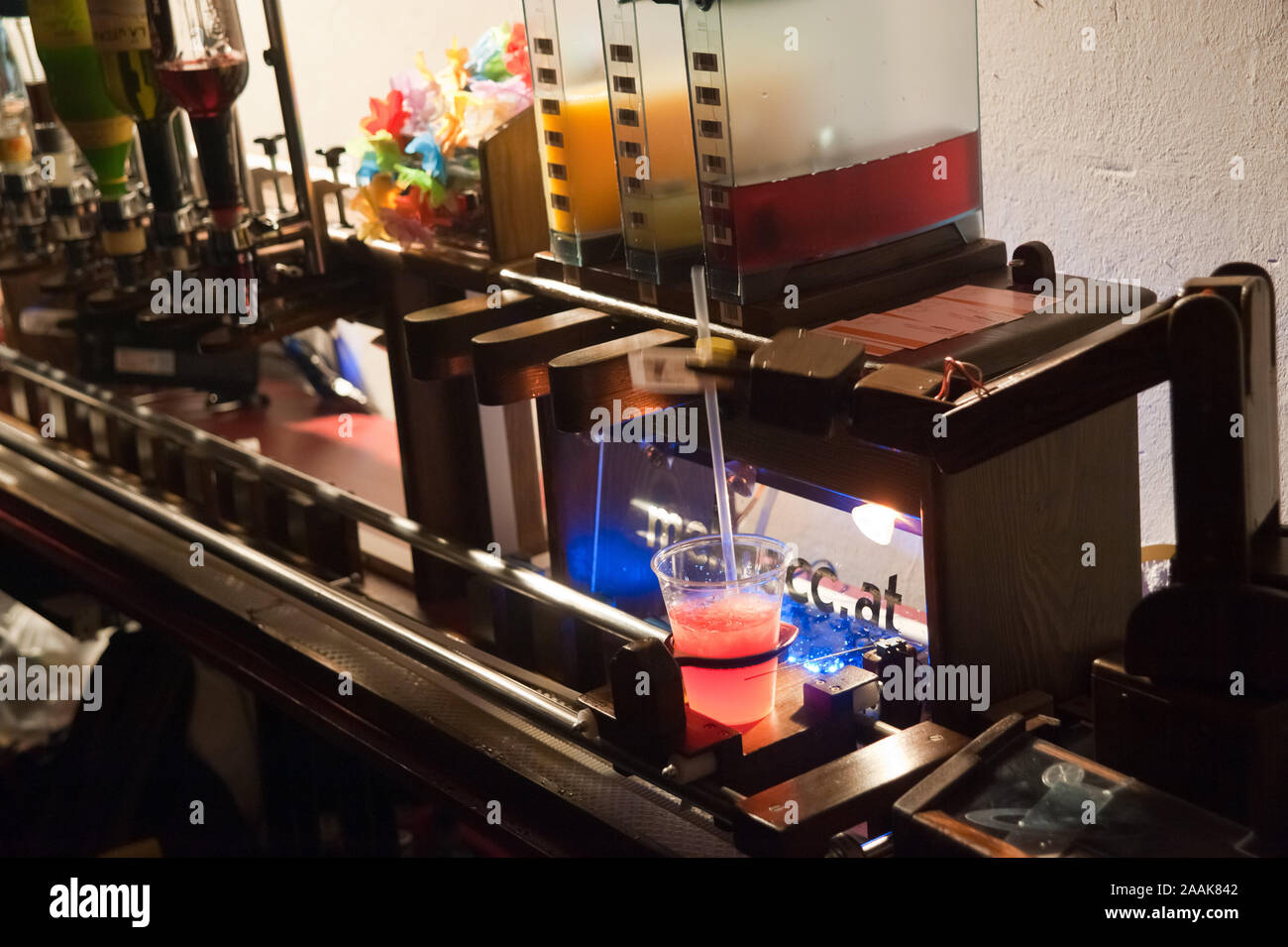 Wien, Roboexotica, Roboter mixen Drinks Stock Photo