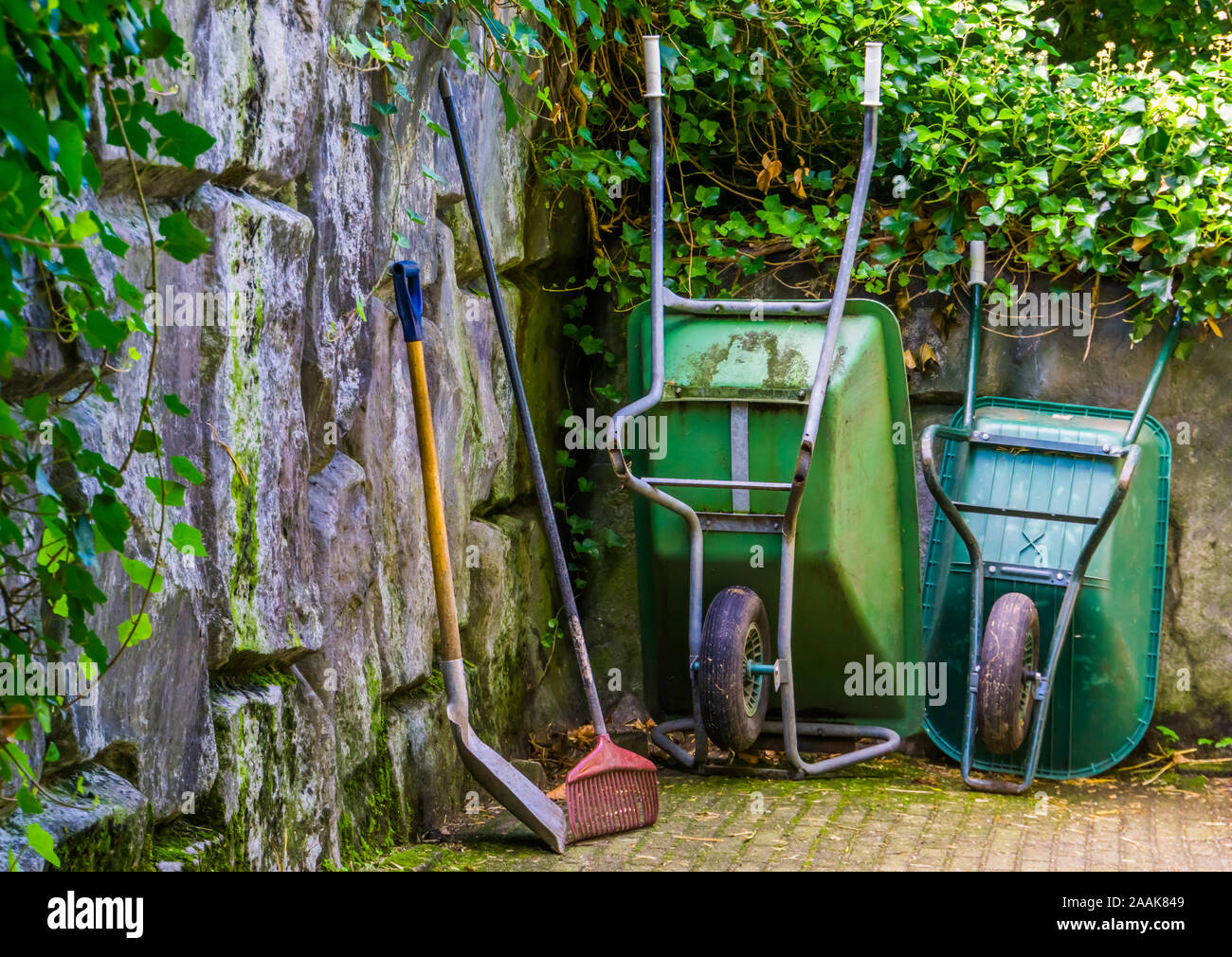 Gardening equipment, Wheelbarrows with a shovel and rigid, Garden